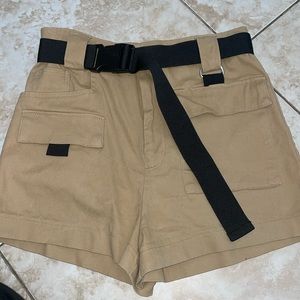 Khaki shorts with black belt and two pockets
